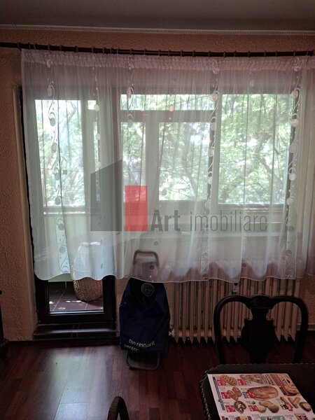 Bd. Brancoveanu vanzare apartament 4 camere decomandat